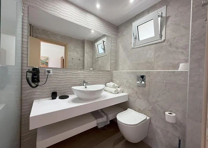 Elga Hotel & Apartments