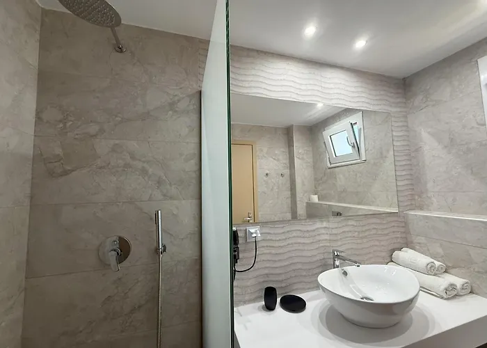 Elga Hotel & Apartments